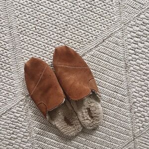 TOMS Leather Slippers